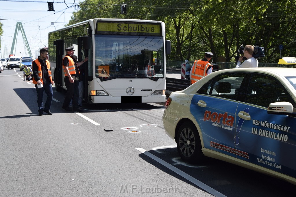 VU Schulbus Taxi Severinsbruecke Rich Innenstadt P48.JPG - Miklos Laubert